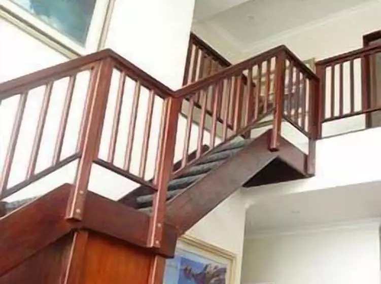 هتل Aristotle Guest House