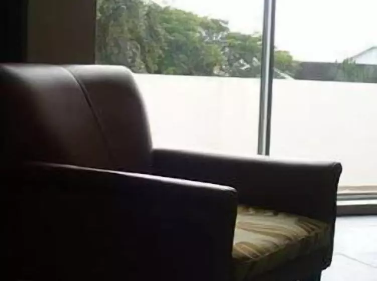 هتل Aristotle Guest House