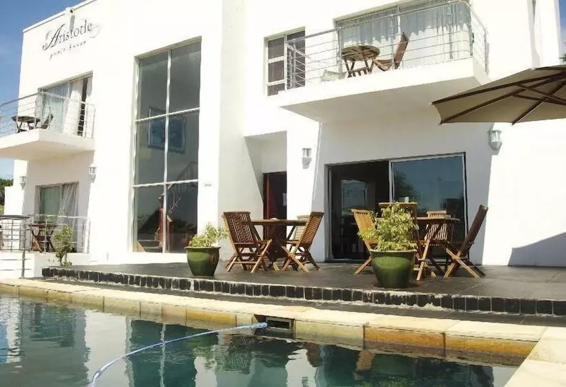 هتل Aristotle Guest House