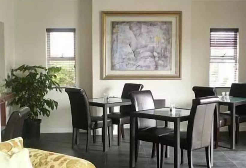 هتل Aristotle Guest House