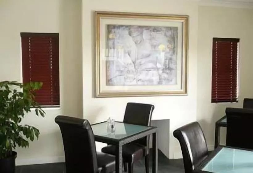 هتل Aristotle Guest House