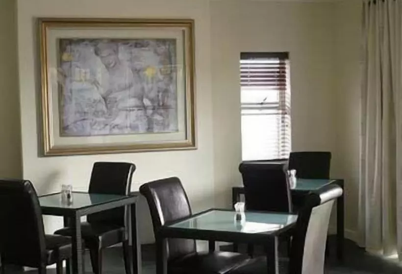 هتل Aristotle Guest House