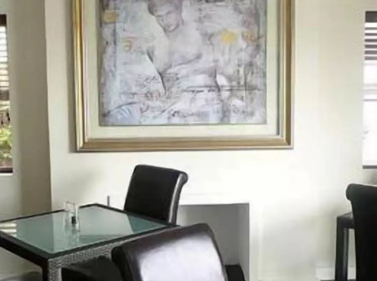 هتل Aristotle Guest House