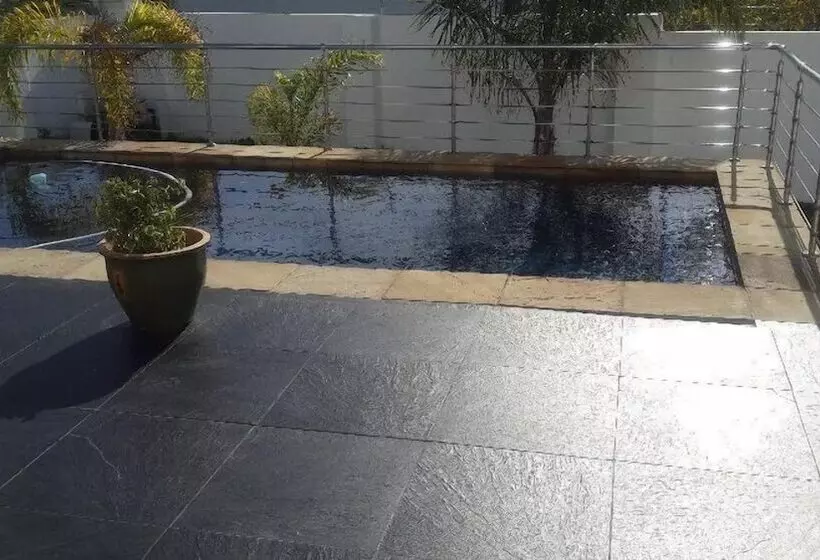 هتل Aristotle Guest House