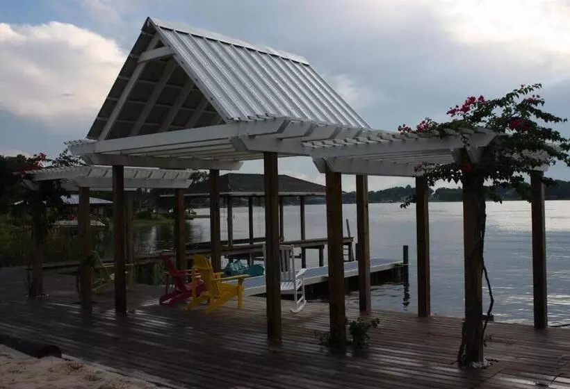 酒店 Lake Roy Beach Inn