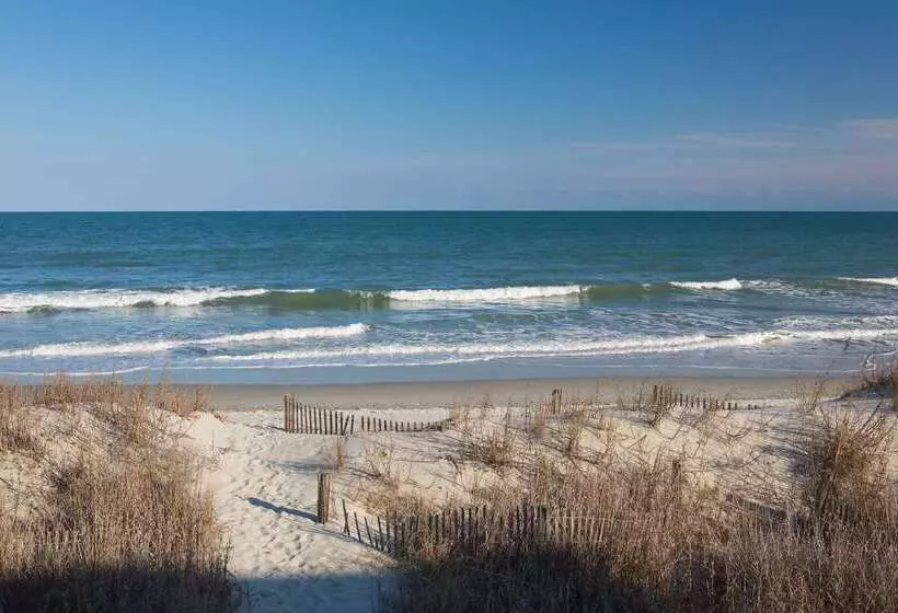 בית מלון כפרי Sandpebble Beach Club