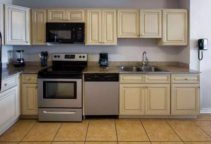 בית מלון כפרי Sandpebble Beach Club