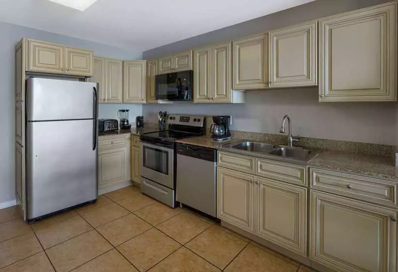 בית מלון כפרי Sandpebble Beach Club