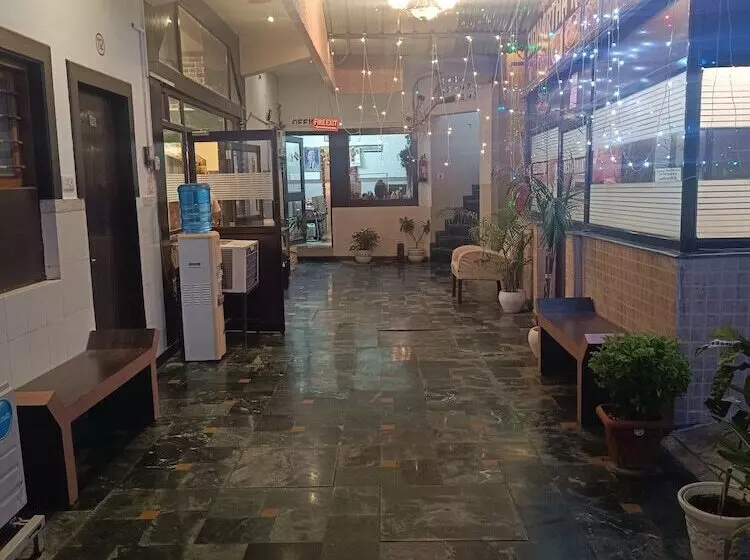 هتل Sidhartha Walking Distance From Tajmahal