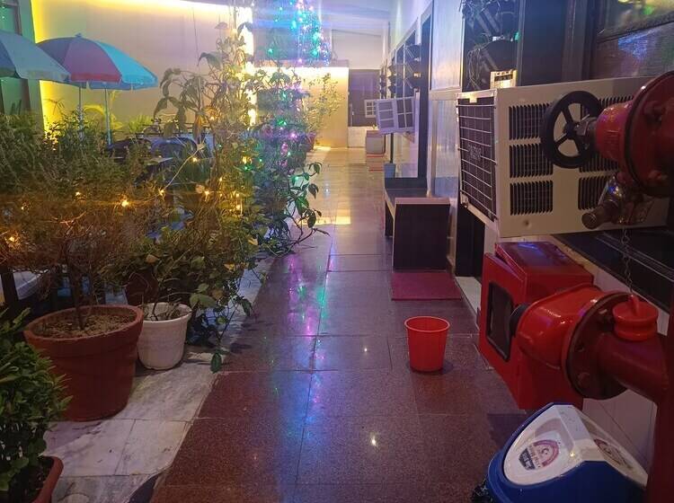 酒店 Sidhartha Walking Distance From Tajmahal