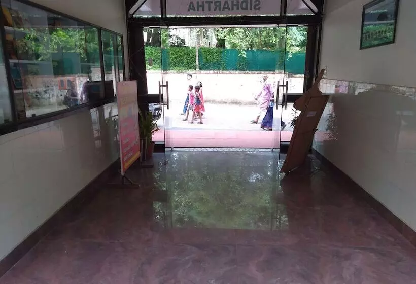 هتل Sidhartha Walking Distance From Tajmahal