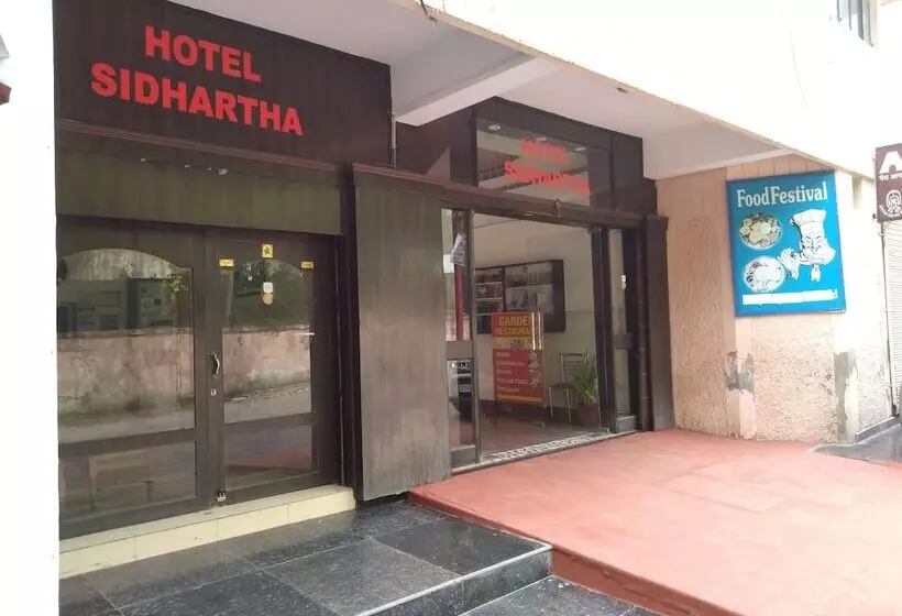 هتل Sidhartha Walking Distance From Tajmahal