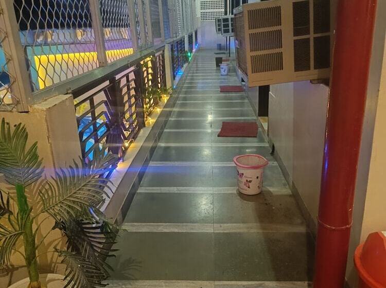 酒店 Sidhartha Walking Distance From Tajmahal