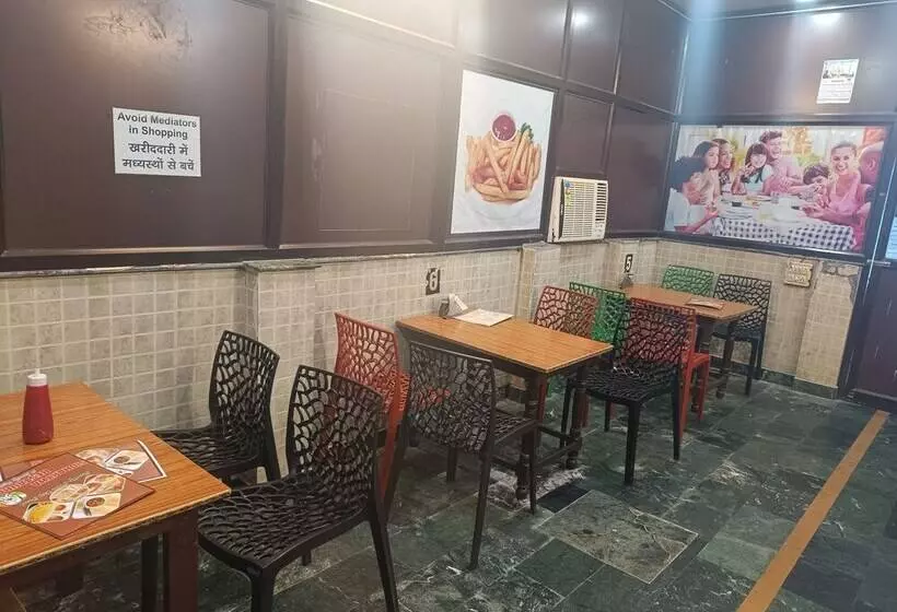 هتل Sidhartha Walking Distance From Tajmahal