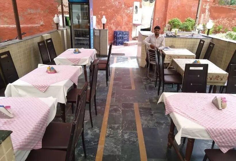 هتل Sidhartha Walking Distance From Tajmahal