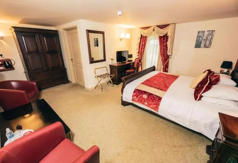 Отель The Auberge