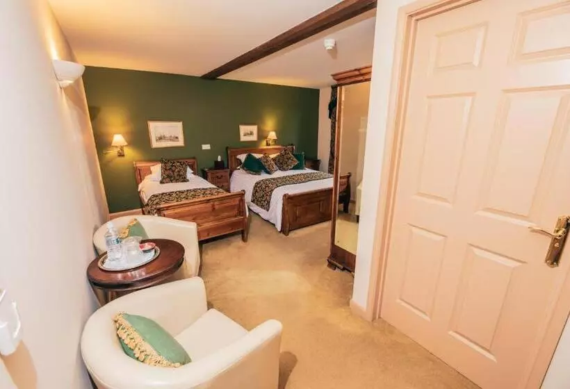 Отель The Auberge