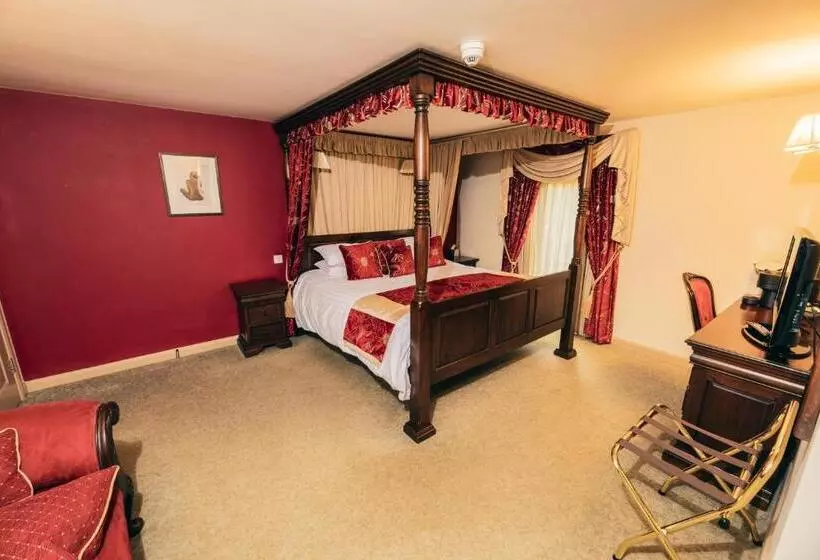 Отель The Auberge