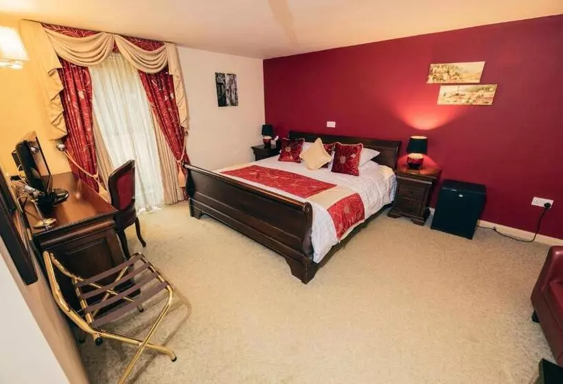 Отель The Auberge