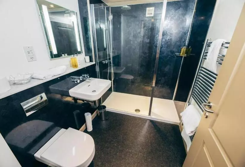 Отель The Auberge