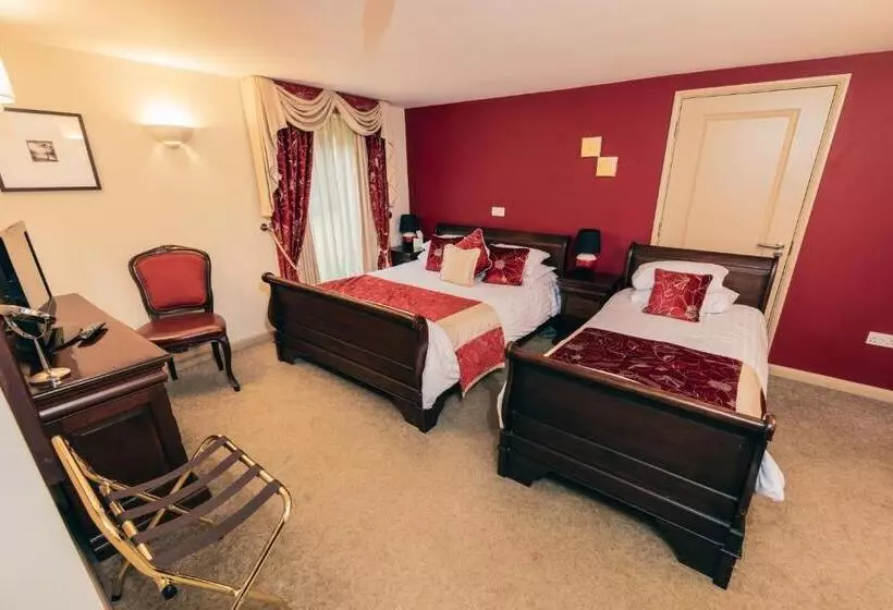 Отель The Auberge