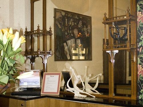 هتل The New Beehive Inn