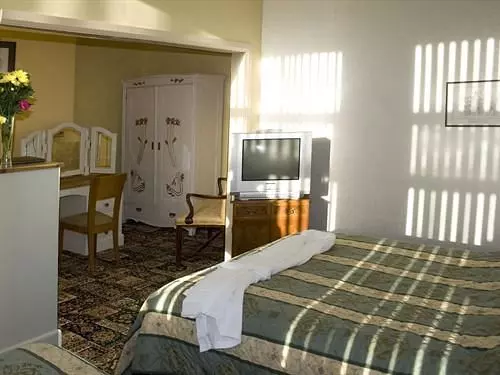 هتل The New Beehive Inn