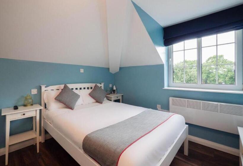 فندق The Oak Baginton