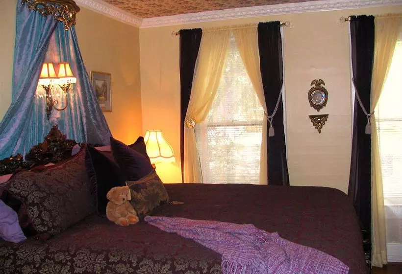 Larelle House Bed And Breakfast