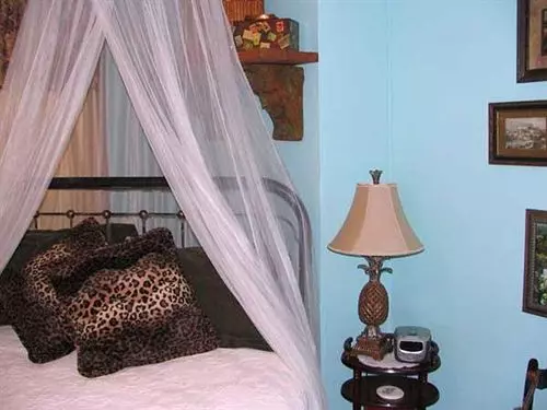 Larelle House Bed And Breakfast