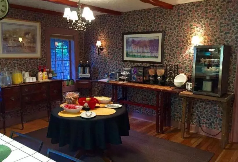 모텔 Strawberry Valley Inn