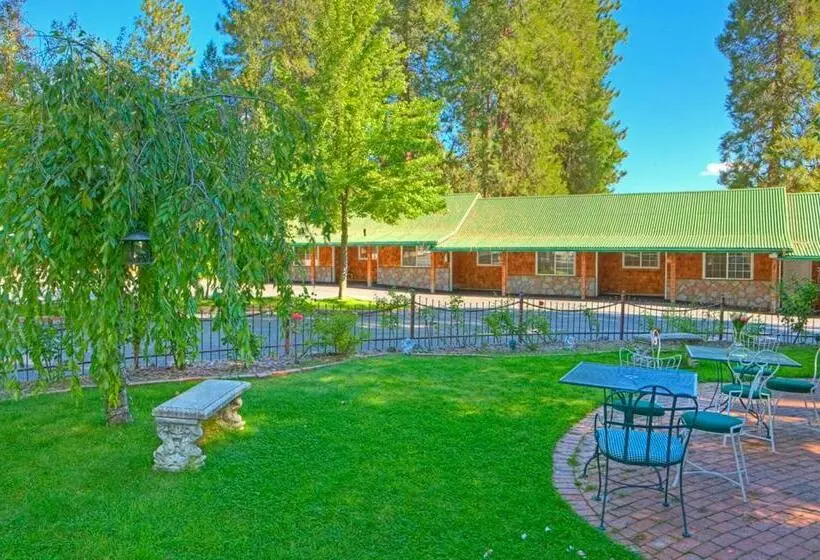 모텔 Strawberry Valley Inn