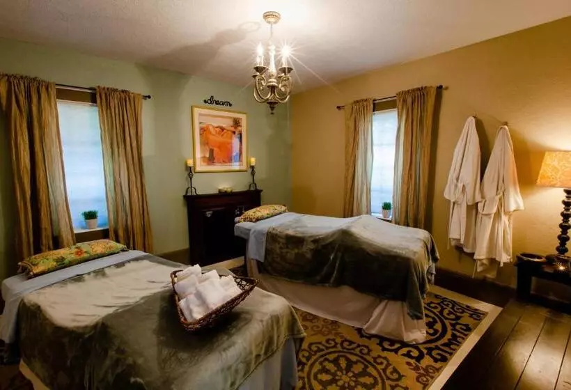 모텔 Strawberry Valley Inn