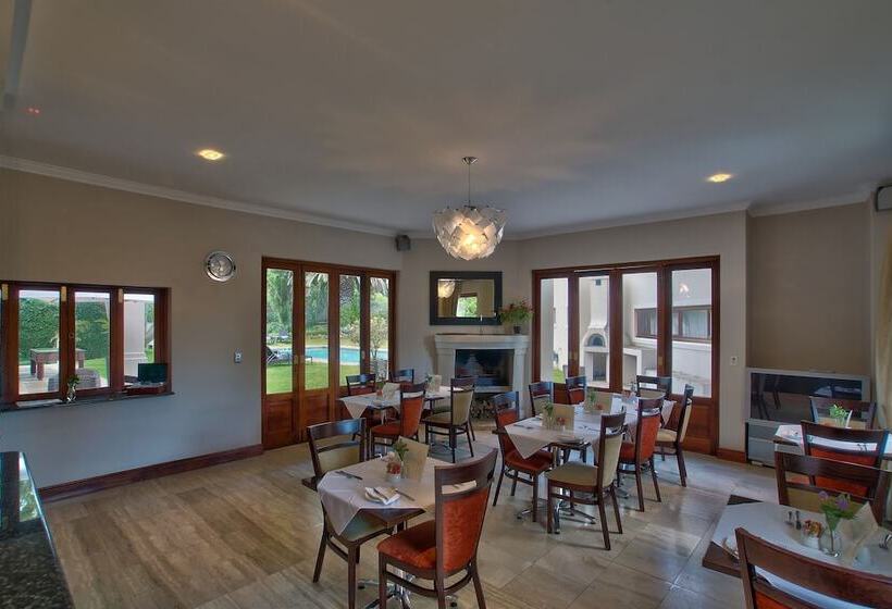 פנסיון Nova Constantia Boutique Residence