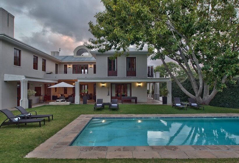 פנסיון Nova Constantia Boutique Residence