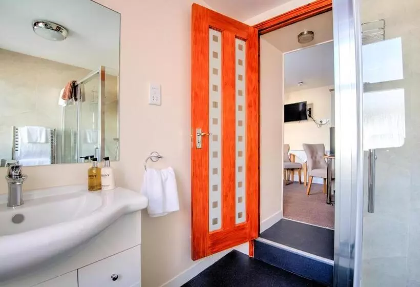 פנסיון Potters Mooring