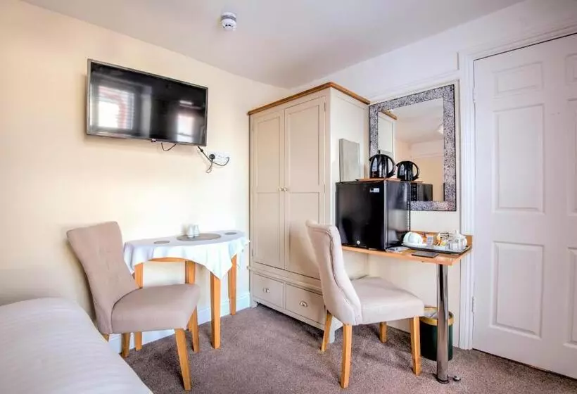 פנסיון Potters Mooring