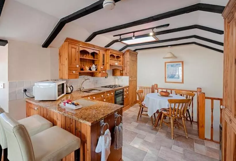 פנסיון Potters Mooring