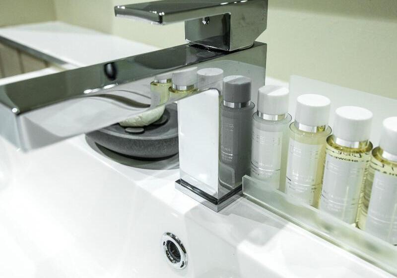 膳宿费 The Lansdowne