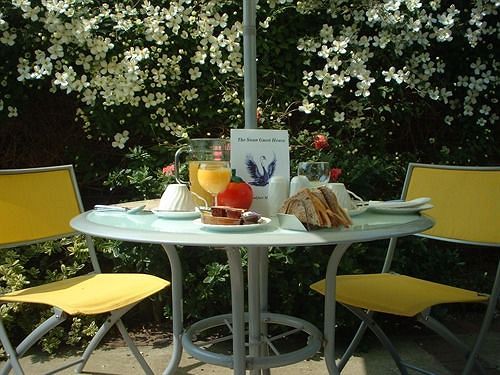 بنسيون The Swan Guest House