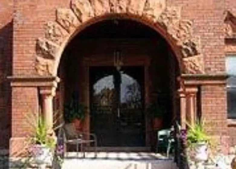 The Bennett House Bed & Breakfast