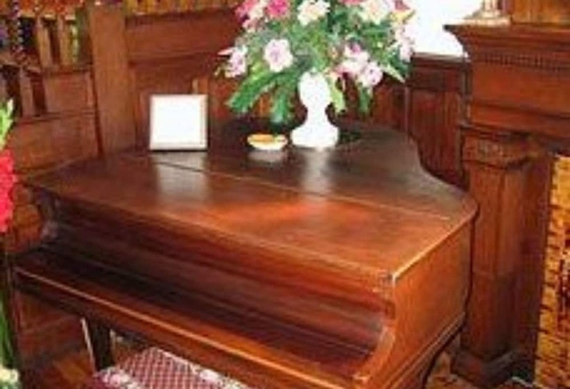 The Bennett House Bed & Breakfast