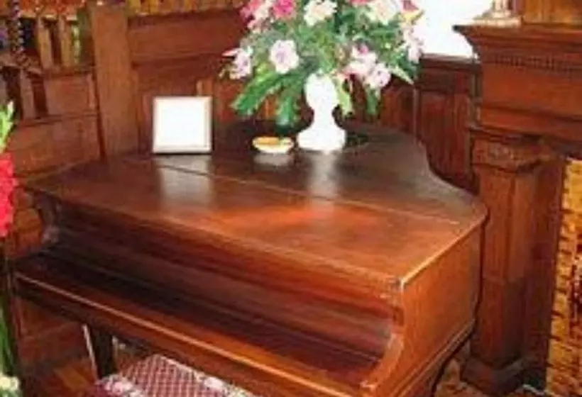 The Bennett House Bed & Breakfast