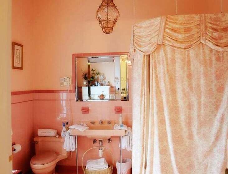 The Bennett House Bed & Breakfast