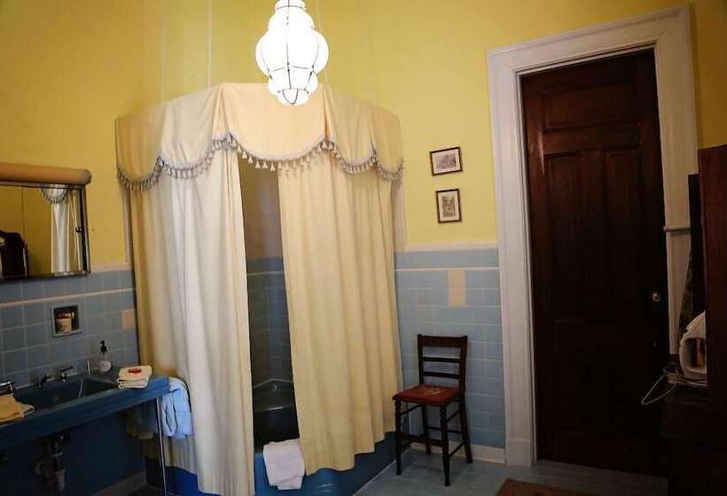 The Bennett House Bed & Breakfast