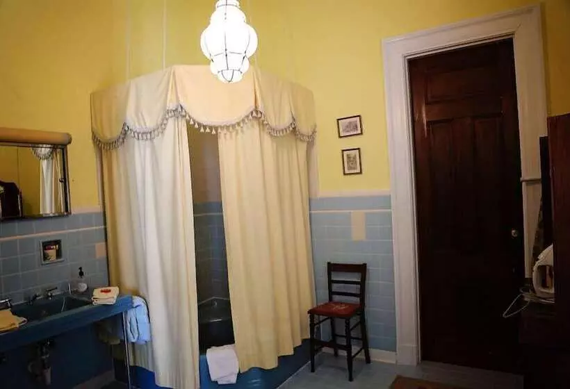 The Bennett House Bed & Breakfast