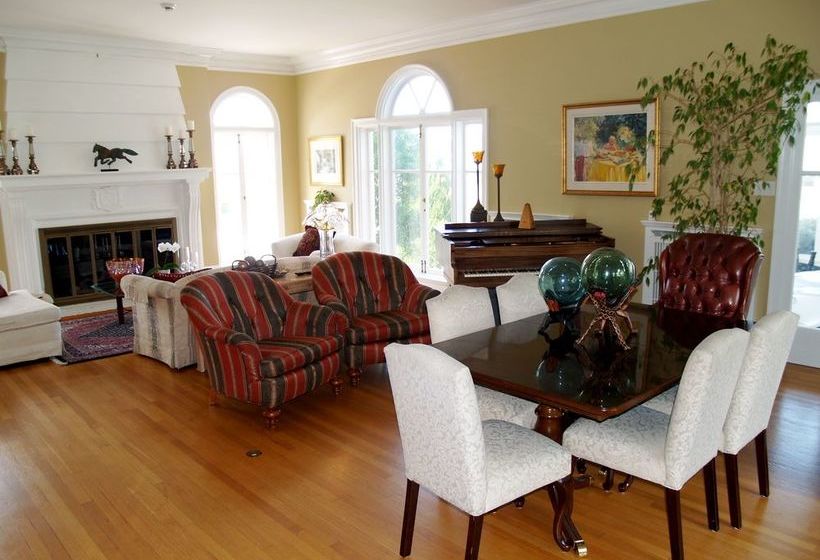 住宿加早餐  The Villa