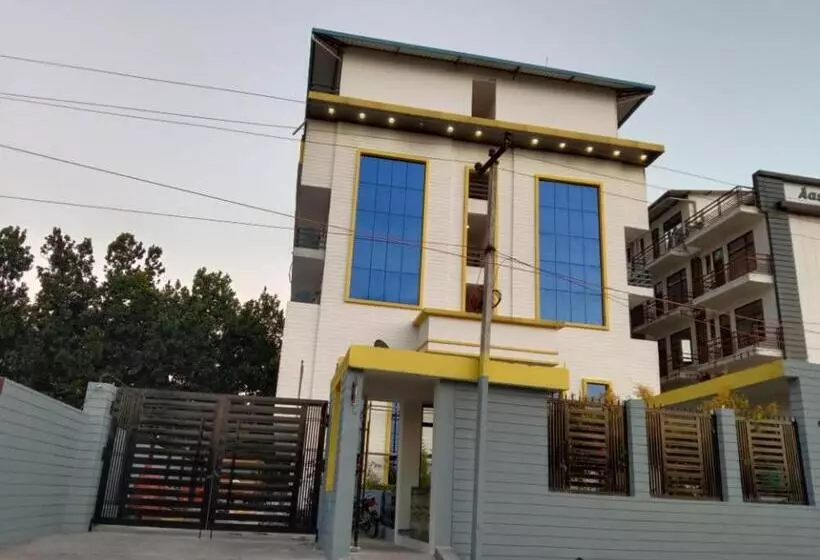 ホテル Abuzz Oxfordcaps Agrasen Boys Hostel, Dehradun