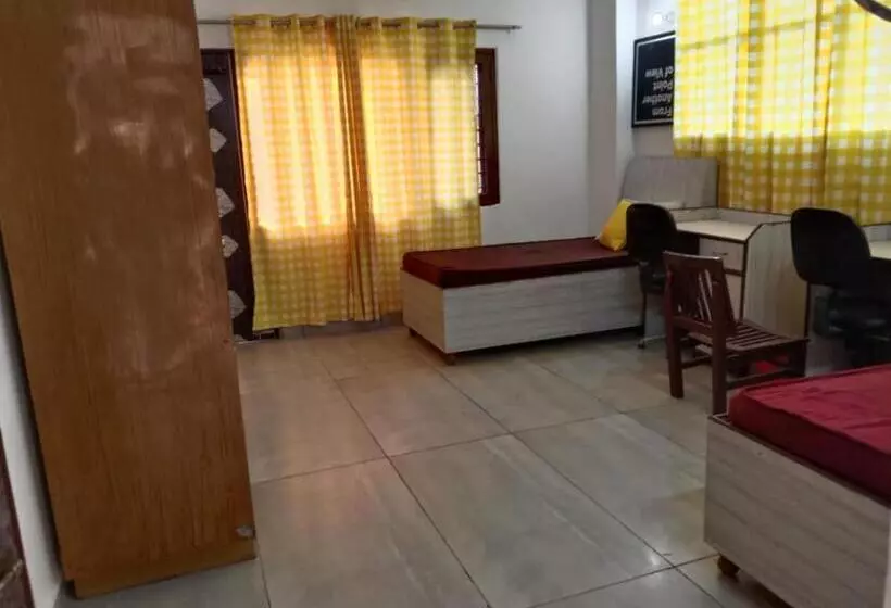 ホテル Abuzz Oxfordcaps Agrasen Boys Hostel, Dehradun
