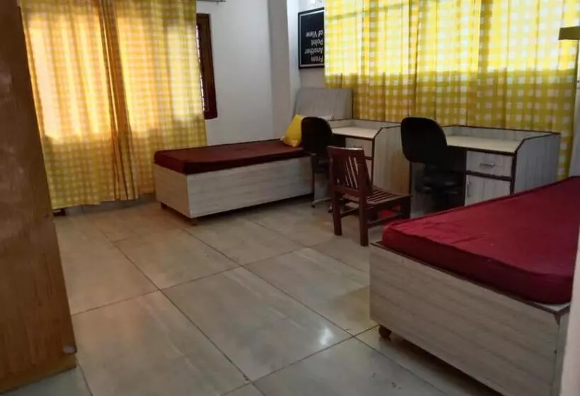 ホテル Abuzz Oxfordcaps Agrasen Boys Hostel, Dehradun